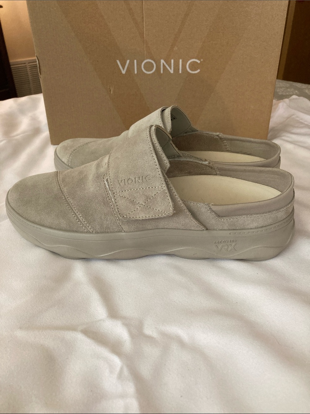 NWOT Vionic Women’s Lotus RX Recovery Shoes size 9M